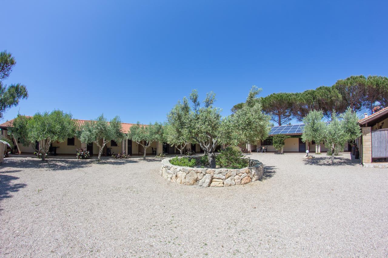 Albergo Residenziale Menhirs Putzu Idu Extérieur photo